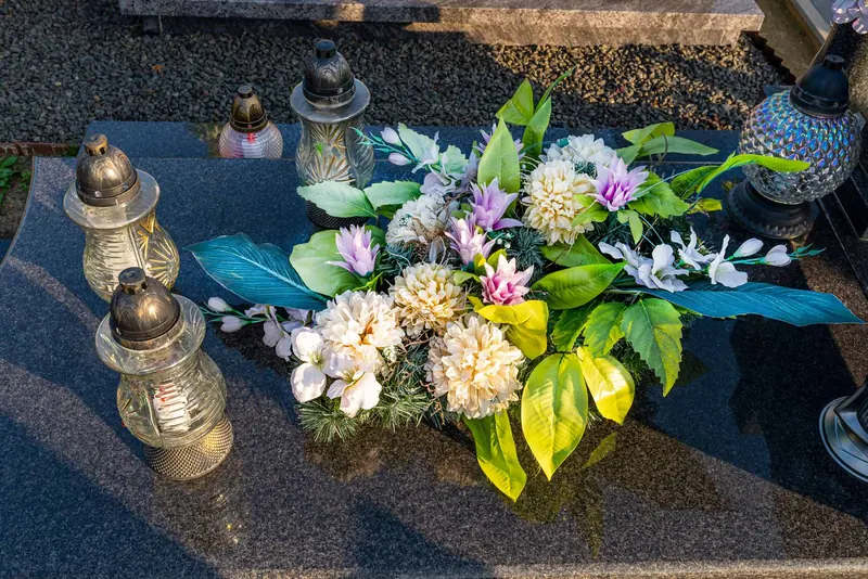 Lumini e fiori – Onoranze Funebri Menegardo G.&nbsp;&&nbsp;G.