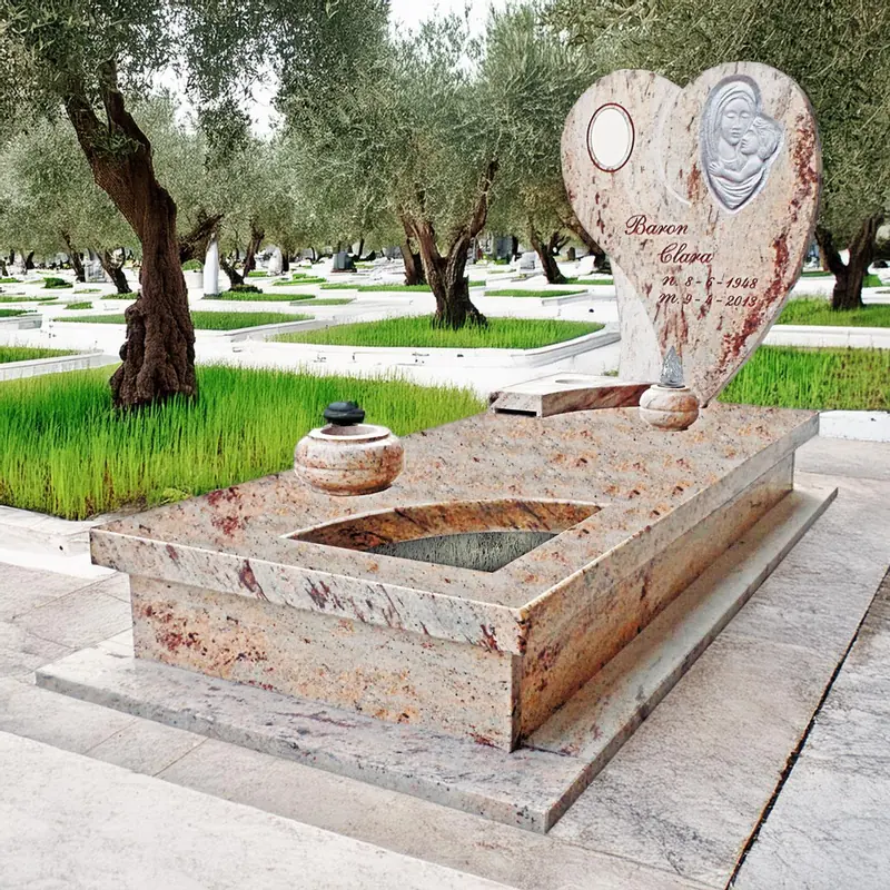 Monumento funebre a forma di cuore in granito